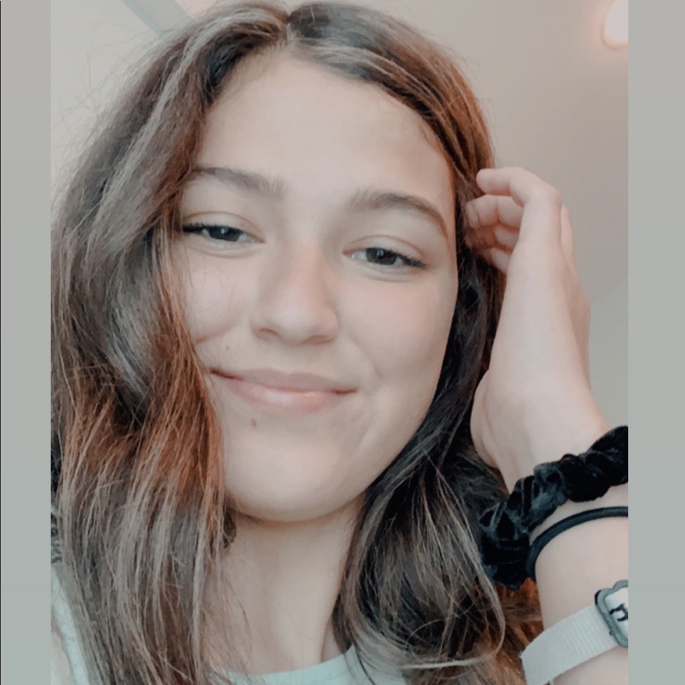 Meet your Posher, Valeria